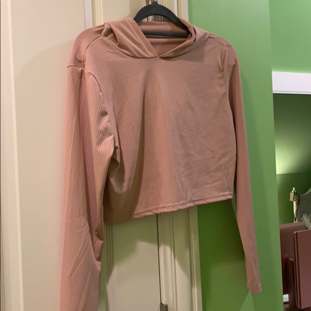 Cute cropped hooded top and booty short set
